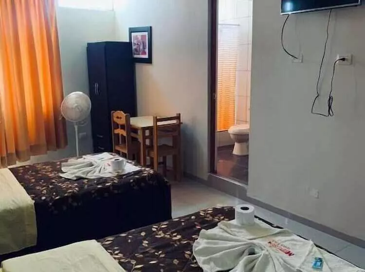 هتل Hostal Macacona