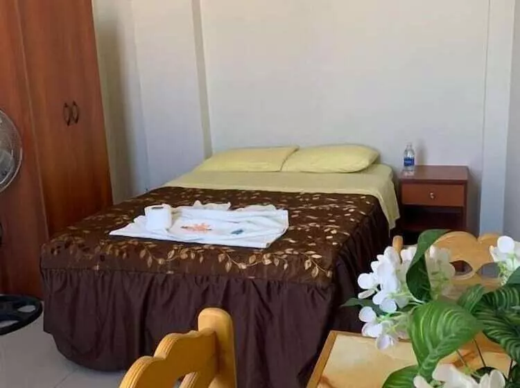 هتل Hostal Macacona
