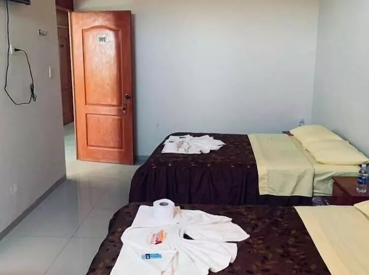 هتل Hostal Macacona