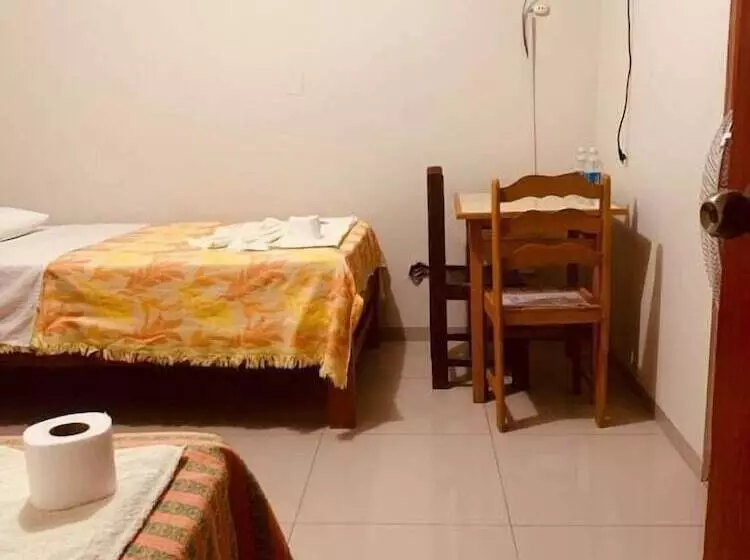 هتل Hostal Macacona