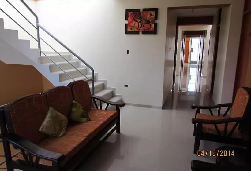 هتل Hostal Macacona