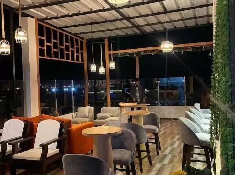 هتل Hostal Macacona