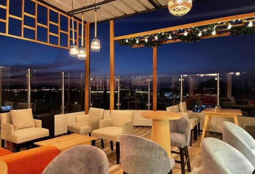 فندق Hostal Macacona