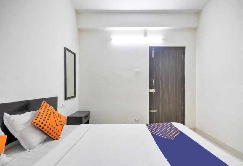 ホテル Spot On 77506 Sun Residency