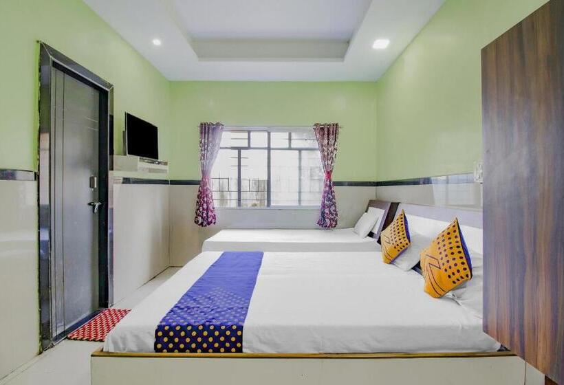 בית מלון כפרי Spot On Indirasagar Executive