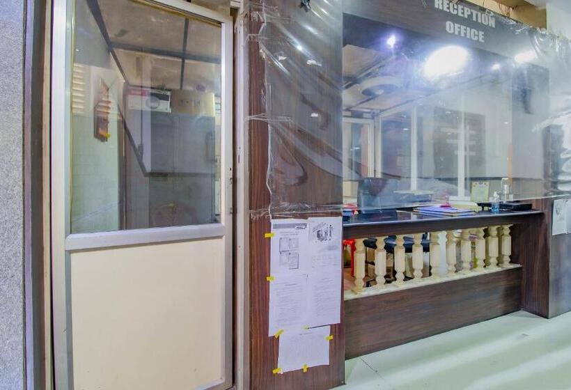 בית מלון כפרי Spot On Indirasagar Executive