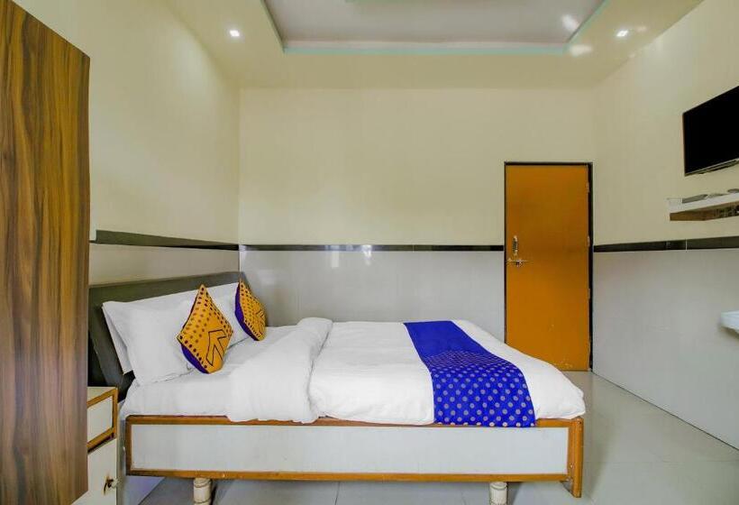 בית מלון כפרי Spot On Indirasagar Executive