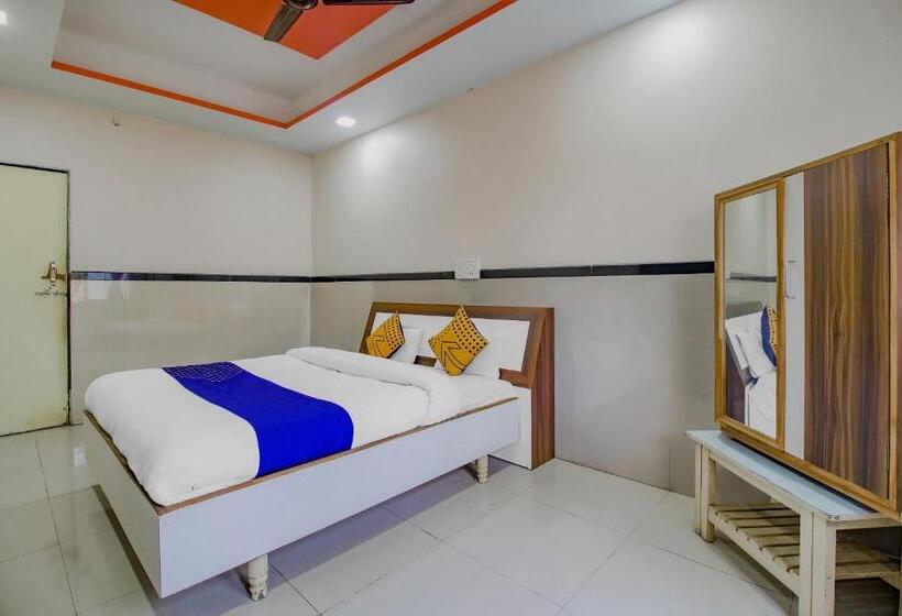 בית מלון כפרי Spot On Indirasagar Executive