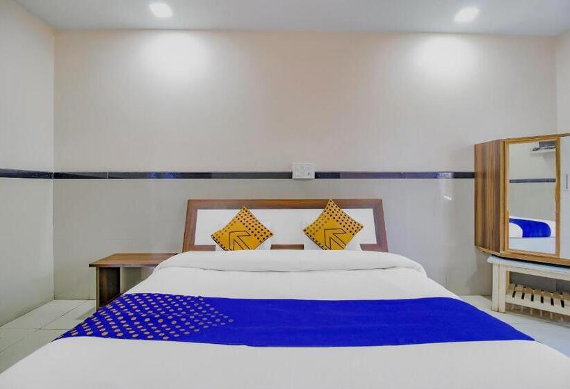 בית מלון כפרי Spot On Indirasagar Executive