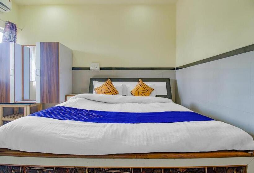 בית מלון כפרי Spot On Indirasagar Executive