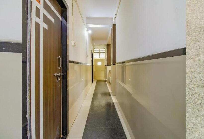 בית מלון כפרי Spot On Indirasagar Executive