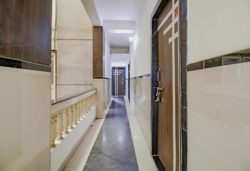 בית מלון כפרי Spot On Indirasagar Executive