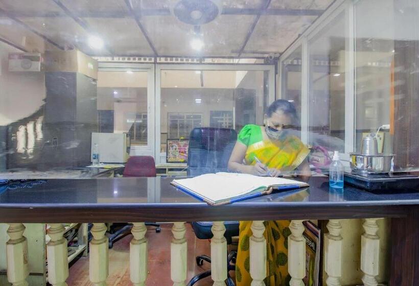 בית מלון כפרי Spot On Indirasagar Executive