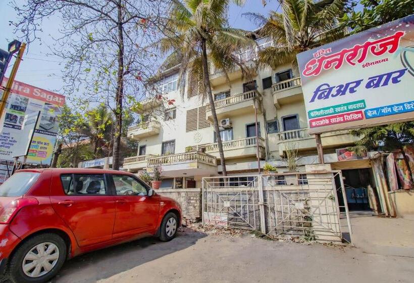 בית מלון כפרי Spot On Indirasagar Executive