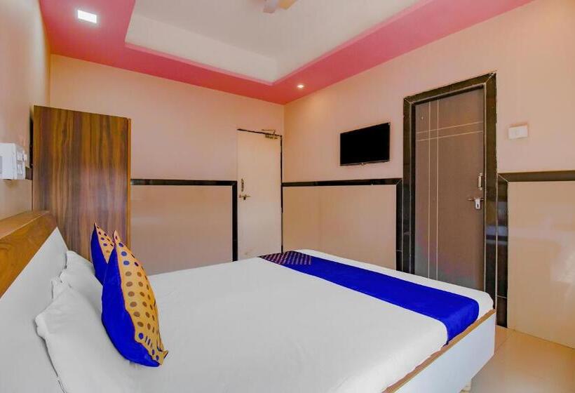 בית מלון כפרי Spot On Indirasagar Executive