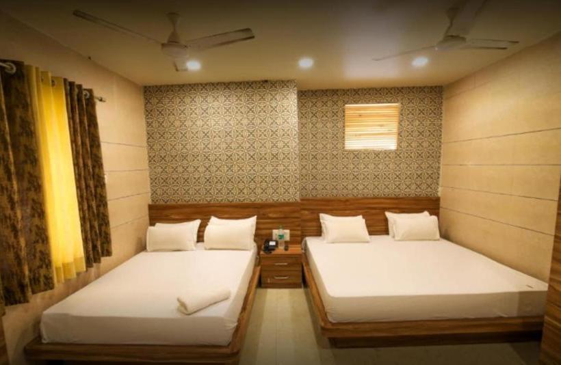 호텔 Sundaram 5 Minutes Distance From Dargah