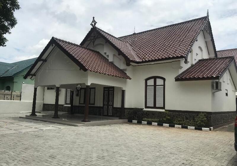 Hotel Oyo 90183 Mess Kavaleri Heritage