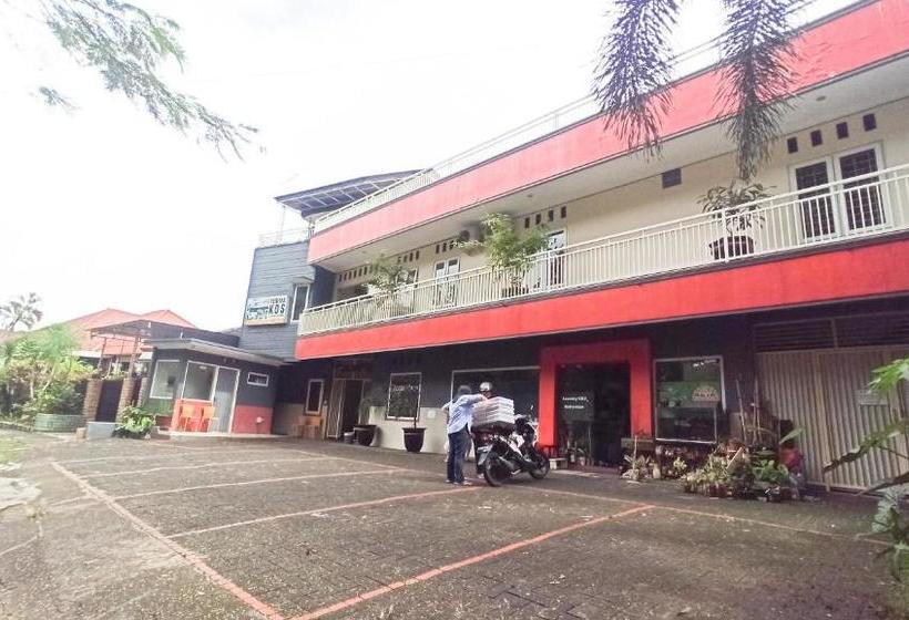 בית מלון כפרי Oyo 90188 Rotterdam Kediri Guest House Syariah