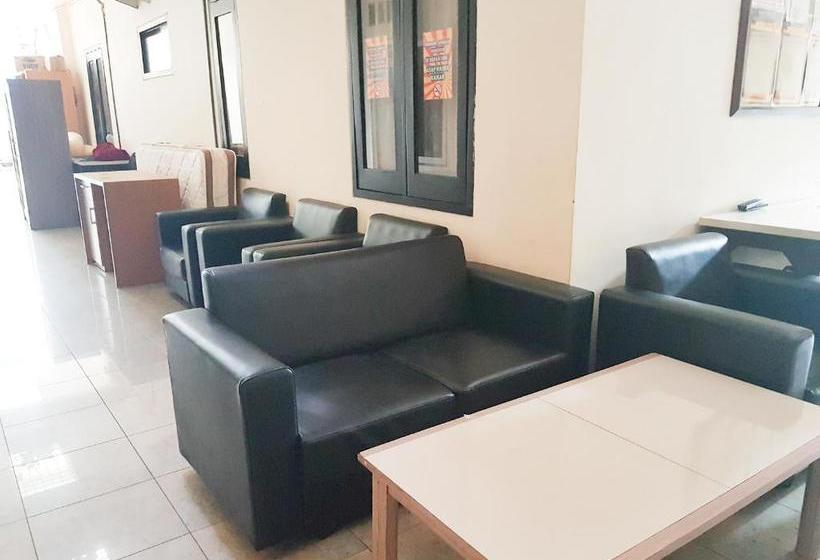 בית מלון כפרי Oyo 90188 Rotterdam Kediri Guest House Syariah