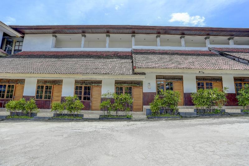 Отель Oyo 90201 Bina Artha