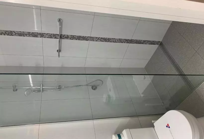 Midway Motel   Richmond