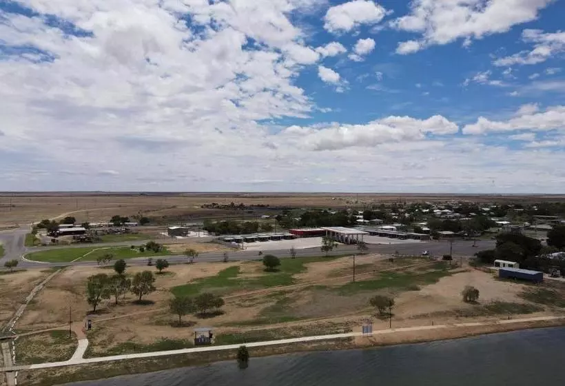 Midway Motel   Richmond