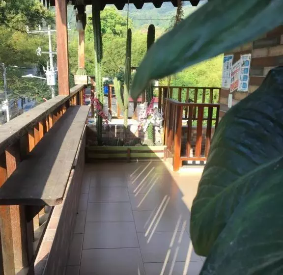 ペンション Hostal Los Wichos