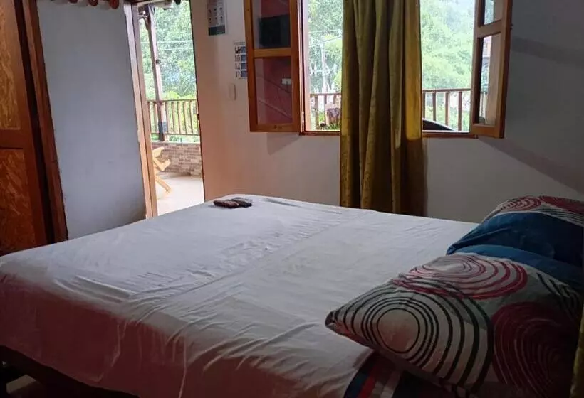 ペンション Hostal Los Wichos