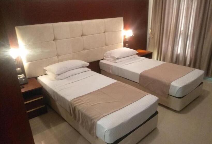 هتل Golden Airport