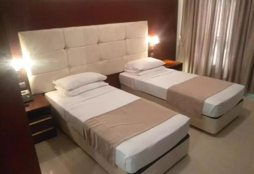 هتل Golden Airport