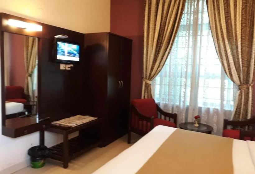 Отель Golden Larch Residency