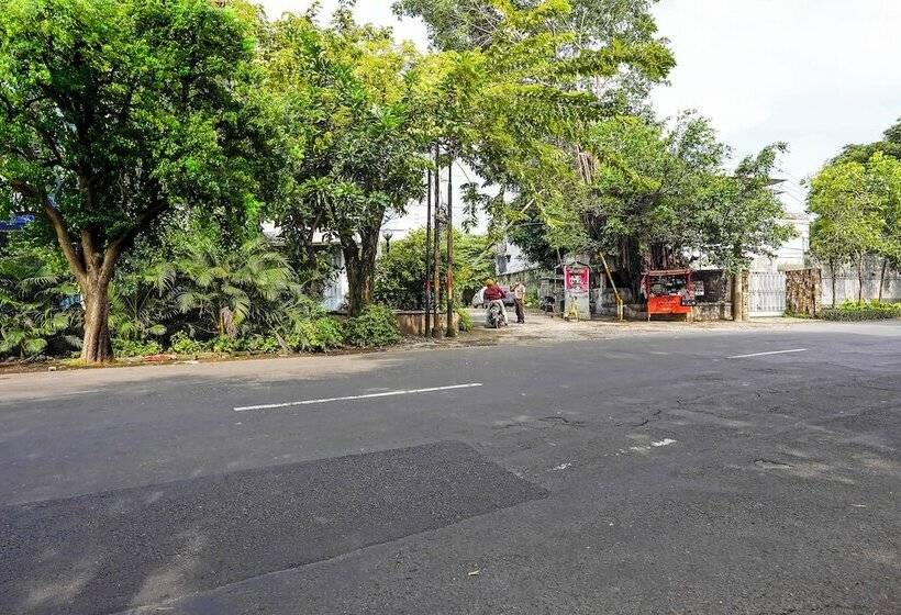 בית מלון כפרי Spot On 90147 Gosepa Ambengan Plaza