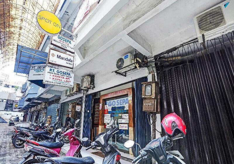 בית מלון כפרי Spot On 90147 Gosepa Ambengan Plaza