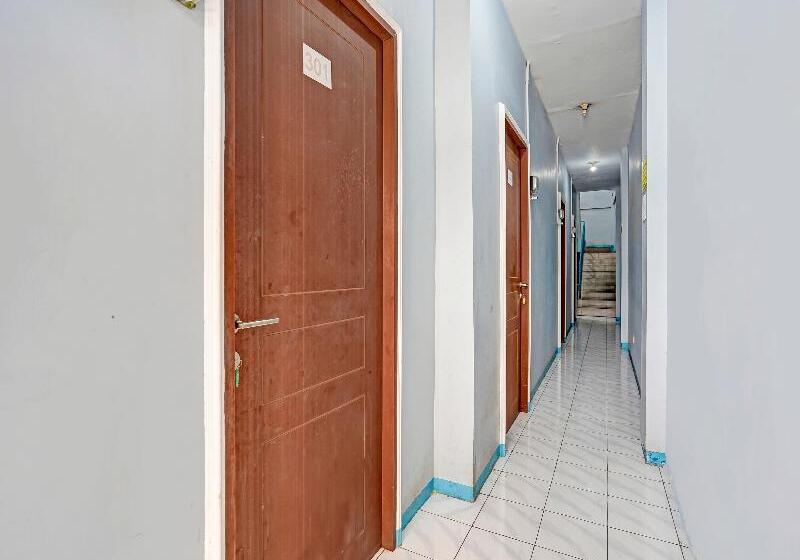 בית מלון כפרי Spot On 90147 Gosepa Ambengan Plaza