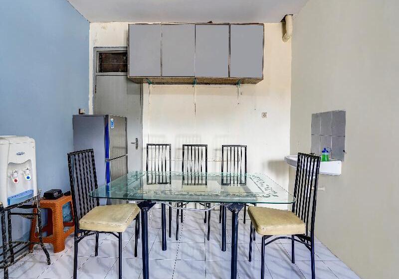 בית מלון כפרי Spot On 90147 Gosepa Ambengan Plaza