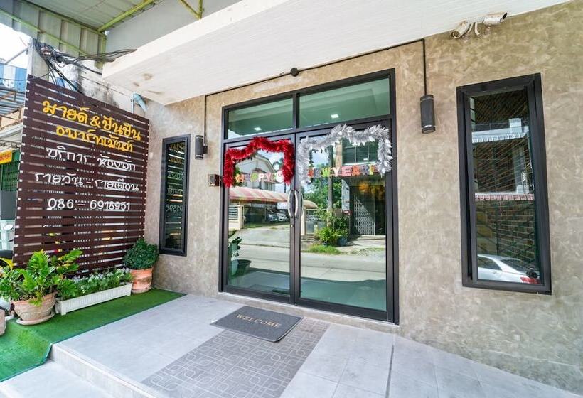 Отель Oyo 75377 Check In House