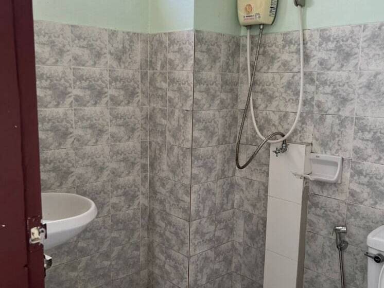 Отель Oyo 75377 Check In House