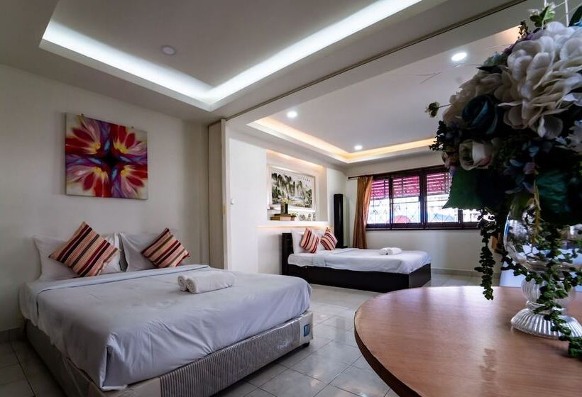 Отель Oyo 75377 Check In House