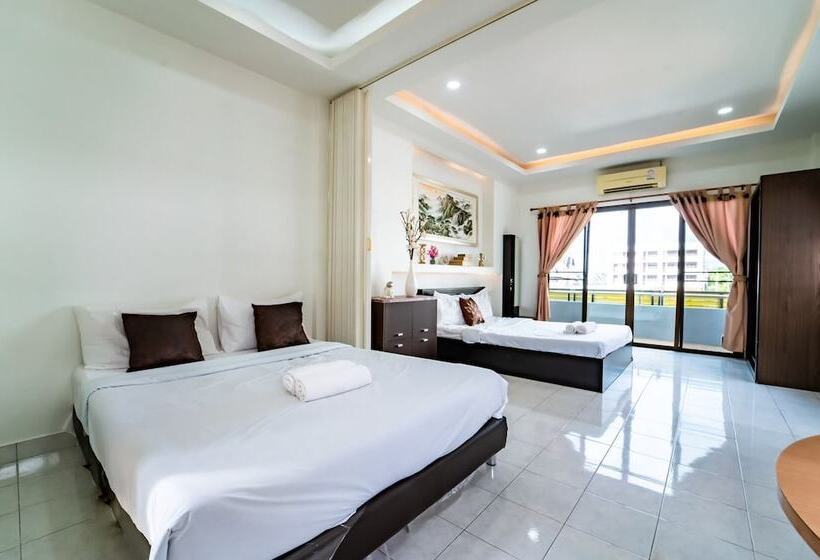 Отель Oyo 75377 Check In House