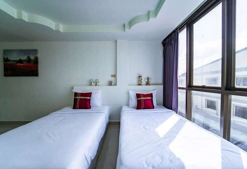 Отель Oyo 75377 Check In House