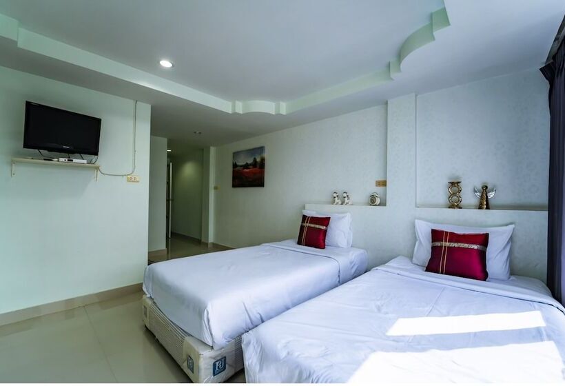 Отель Oyo 75377 Check In House