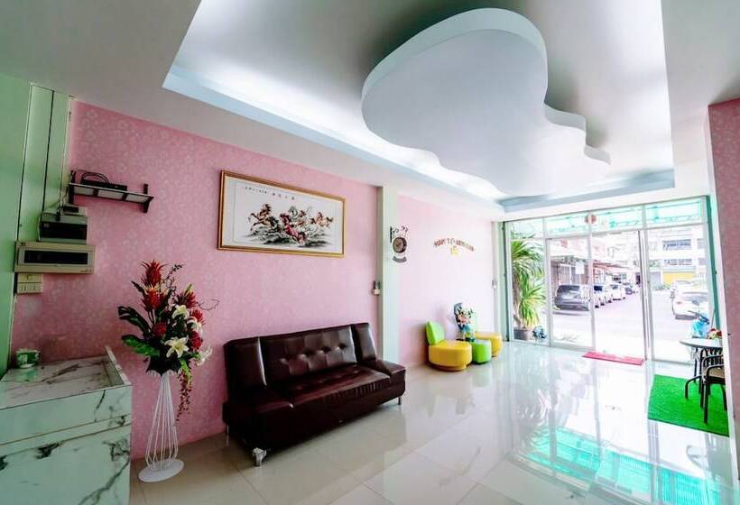 Отель Oyo 75377 Check In House