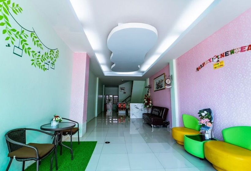 Отель Oyo 75377 Check In House