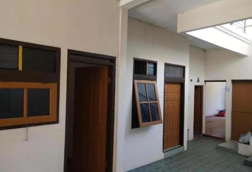 בית מלון כפרי Spot On 90135 Thalia Residence