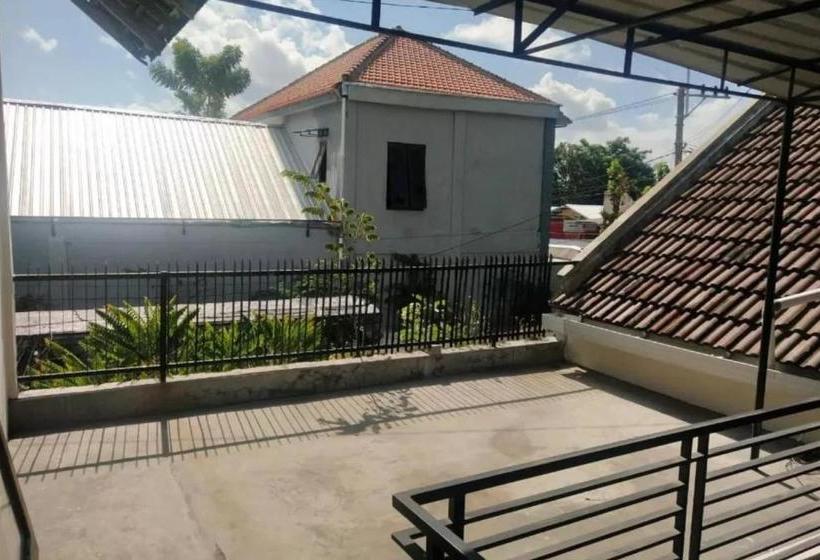 בית מלון כפרי Spot On 90135 Thalia Residence