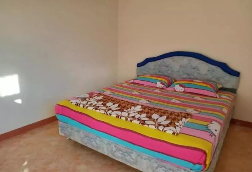 ホテル Spot On 90135 Thalia Residence