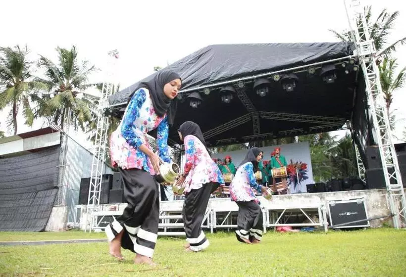 پانسیون Shoreline Grand