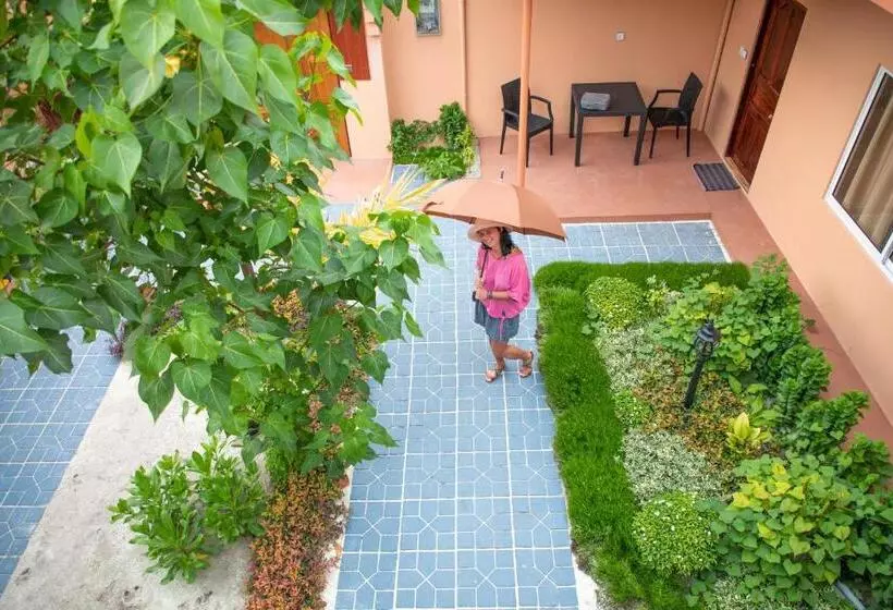 پانسیون Shoreline Grand