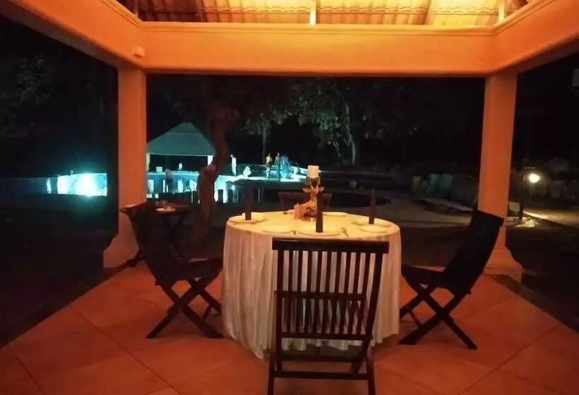 Lomakeskus The Pench International