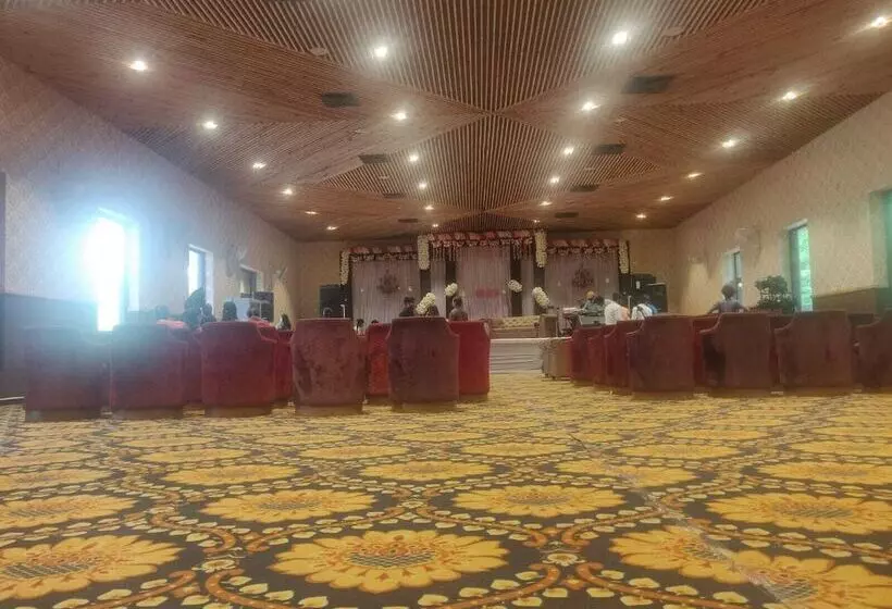 Lomakeskus The Pench International